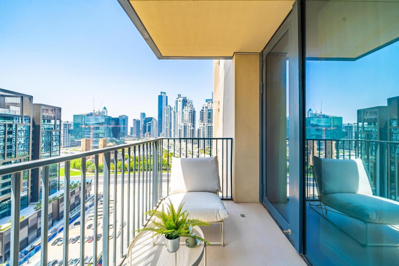 דובאי Incredible Views From This Classy Apt With Terrace מראה חיצוני תמונה