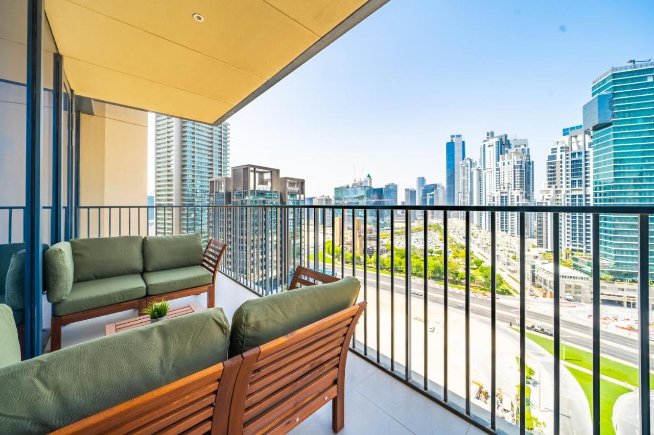 דובאי Incredible Views From This Classy Apt With Terrace מראה חיצוני תמונה